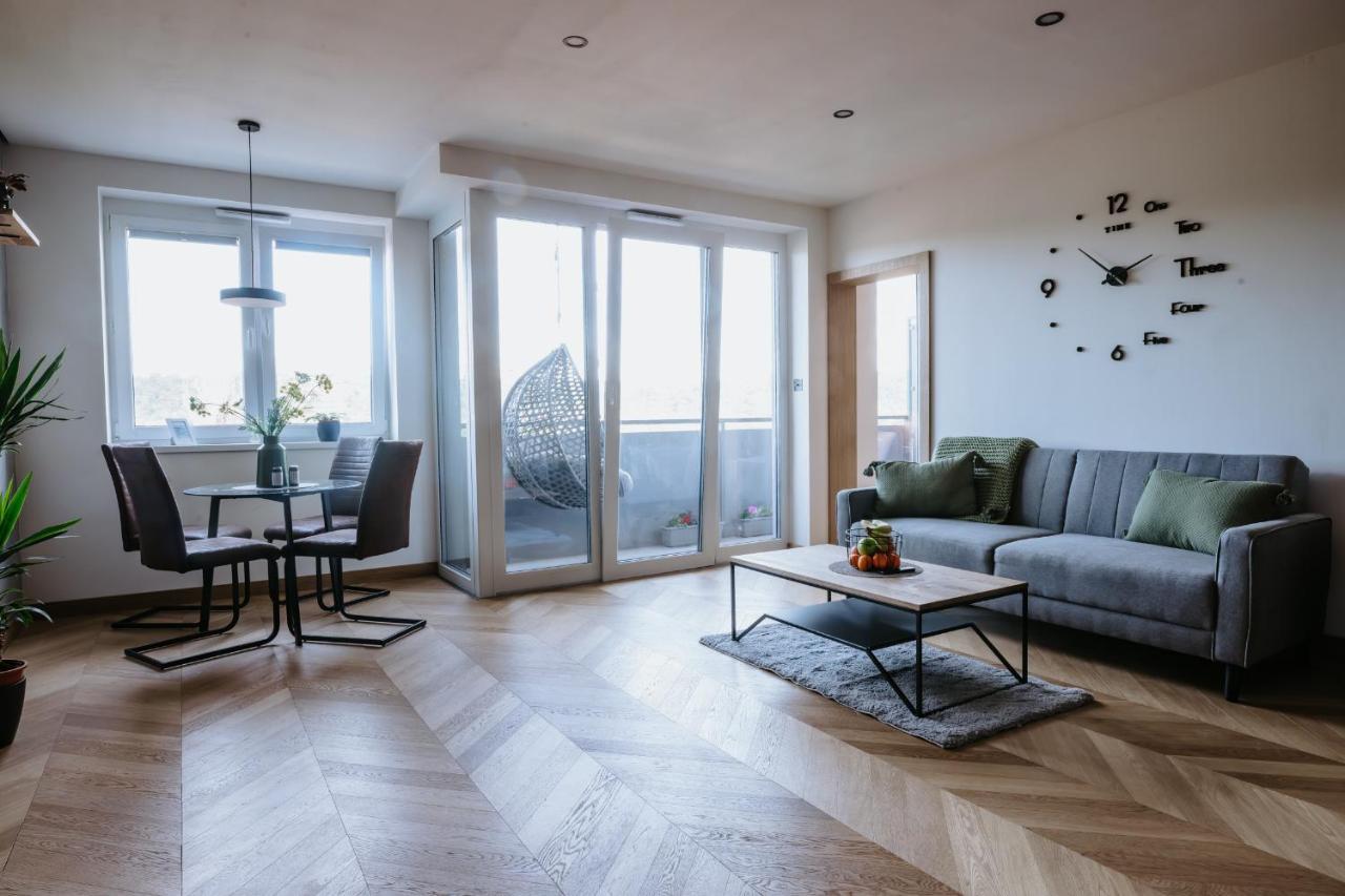Minimalist Design Penthouse - Kosice Old Town Apartment Exterior photo