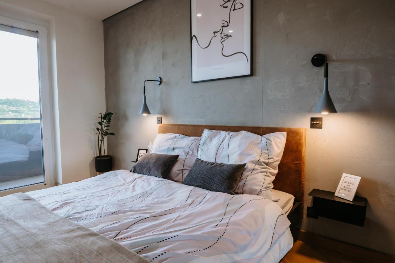 Minimalist Design Penthouse - Kosice Old Town Apartment Exterior photo