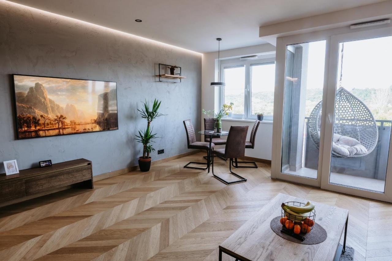 Minimalist Design Penthouse - Kosice Old Town Apartment Exterior photo