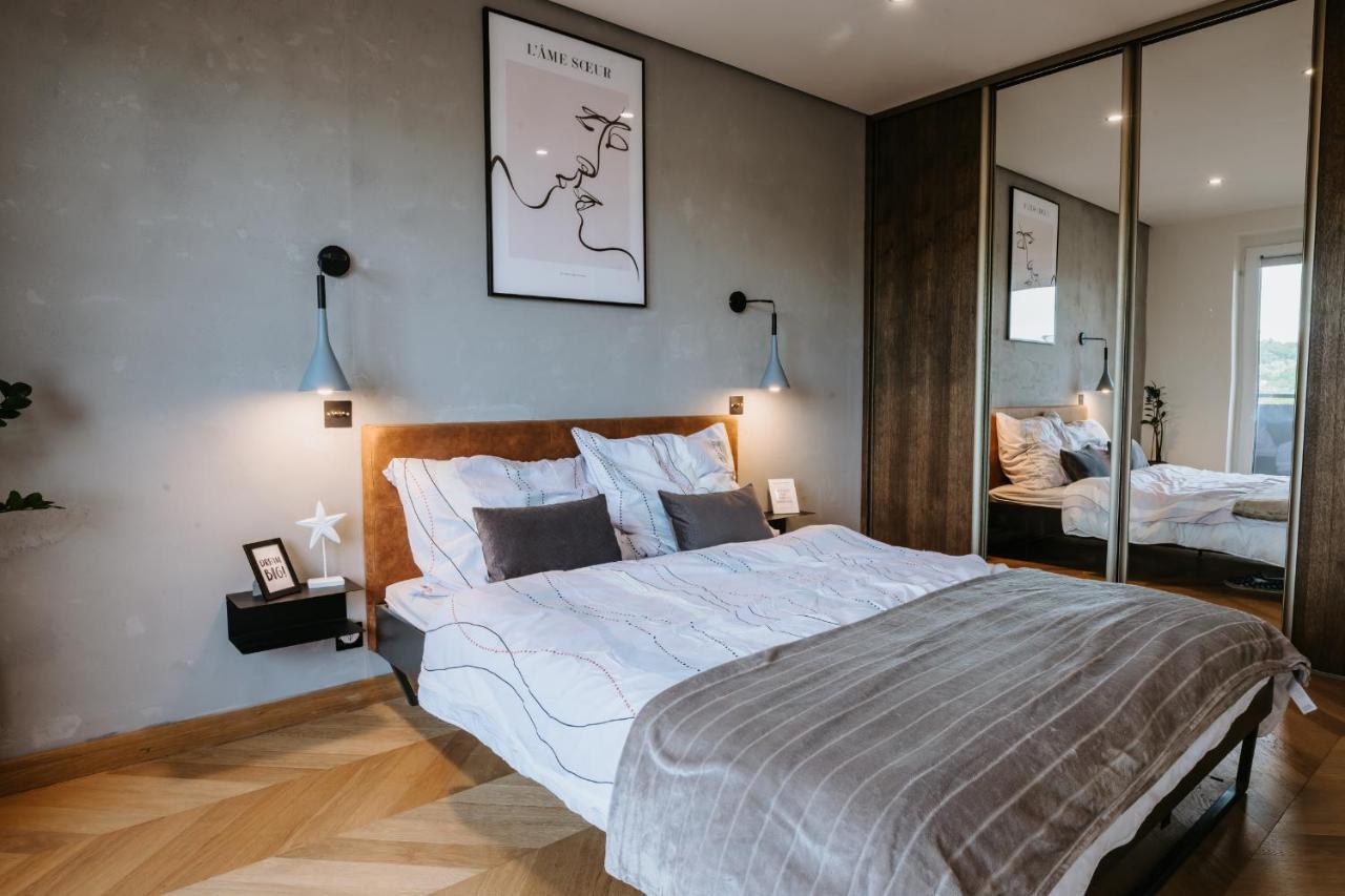 Minimalist Design Penthouse - Kosice Old Town Apartment Exterior photo